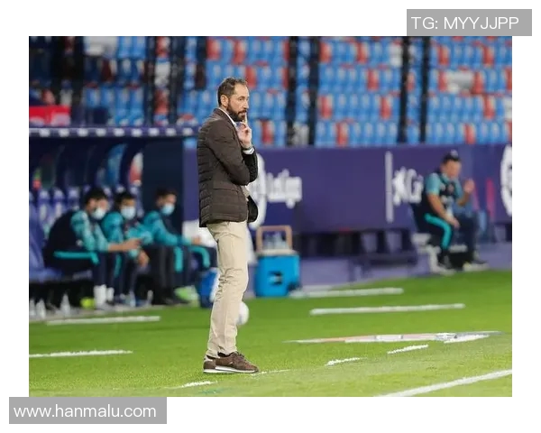 巴拉卡斯官方宣布续约主帅，西甲球队稳固基础迎接新赛季